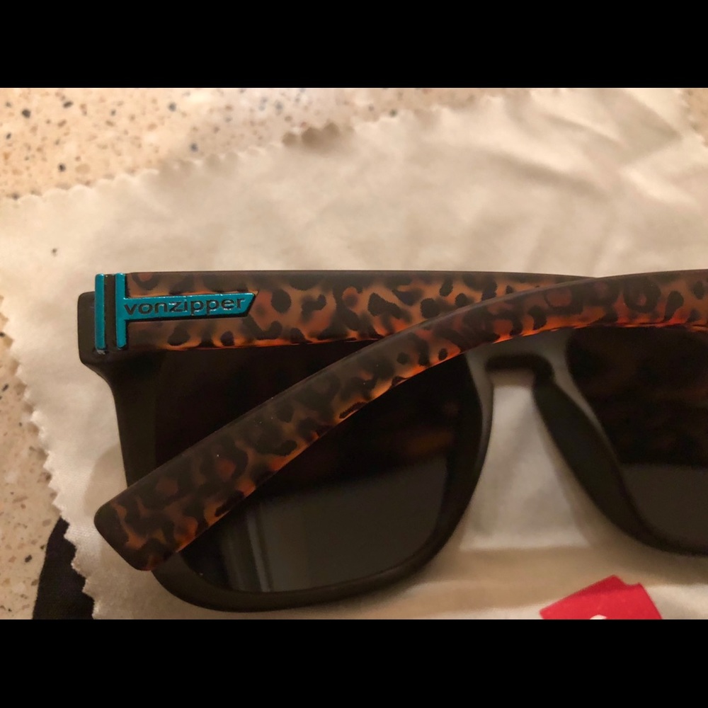 New VonZipper Sungiass set.